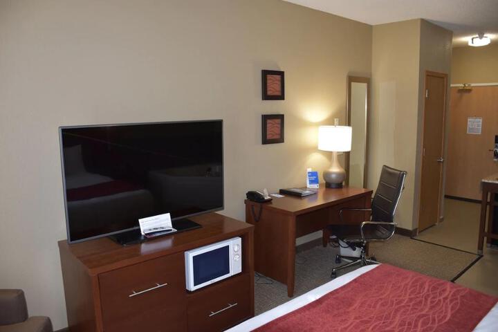 1 King Bed (5 of 12)
