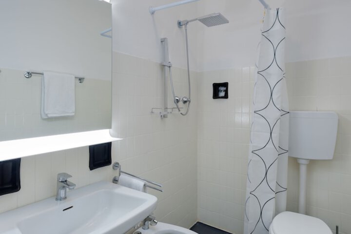 Room 13 of 26