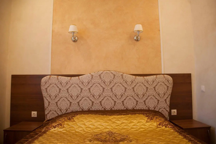 Room 3 of 12