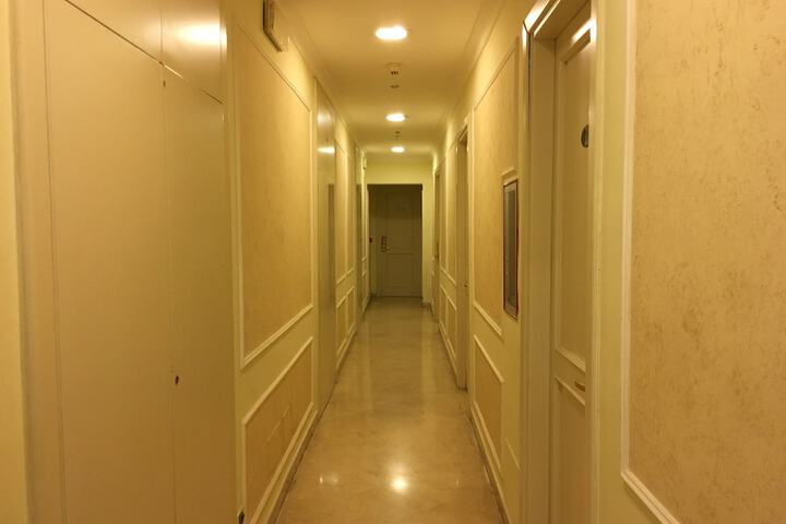 Ballroom/Hall 43 of 45