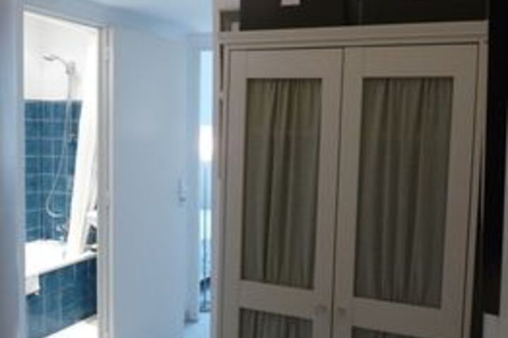 Room 16 of 28