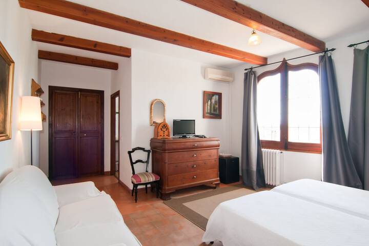 Room 5 of 34