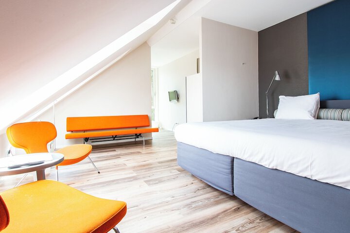 Room 45 of 174