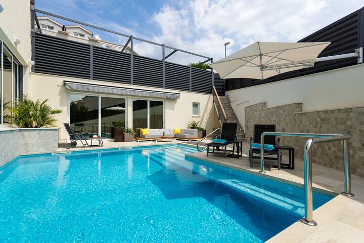 Pool 108 of 169