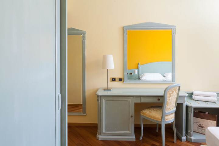 Room 4 of 89