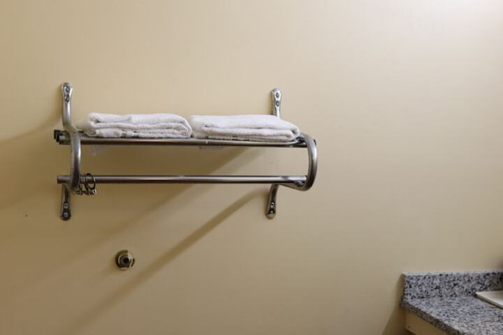 Deluxe King Bed (26 of 33)