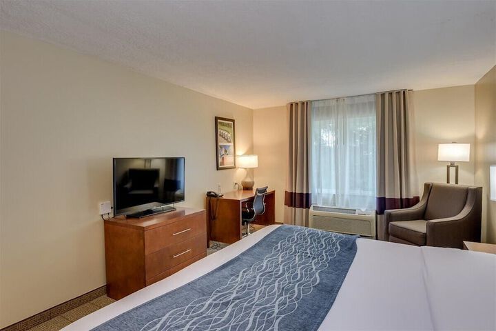 1 King Bed (31 of 35)