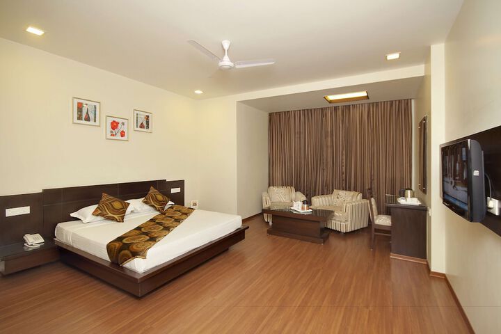 Room 9 of 42