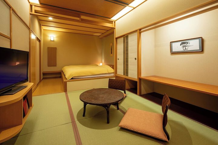 Room 4 of 26