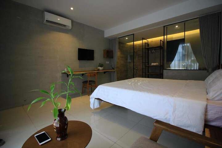 Room 17 of 48