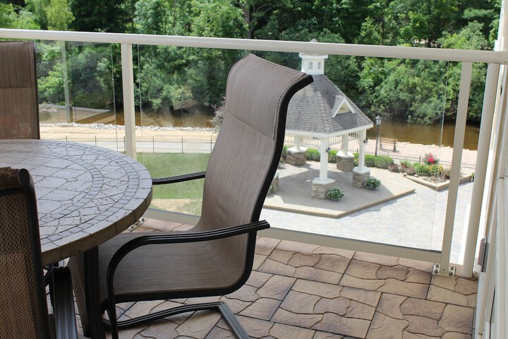 2 Queen Beds River View (26 of 31)