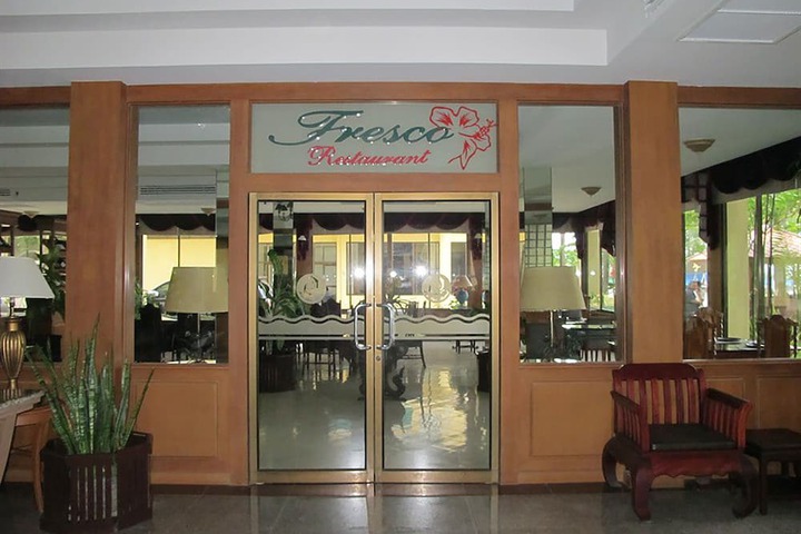 Dining 37 of 46