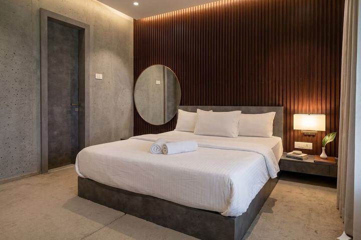 Room 3 of 9