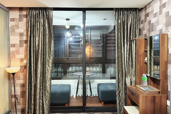 Room 4 of 68