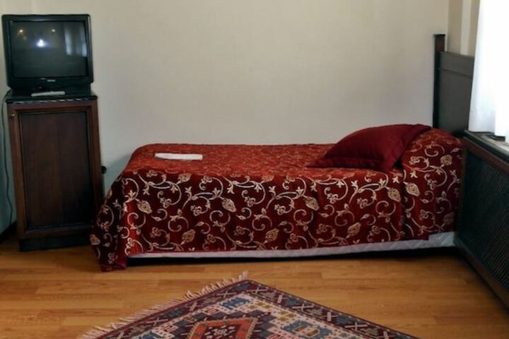 Room 28 of 87