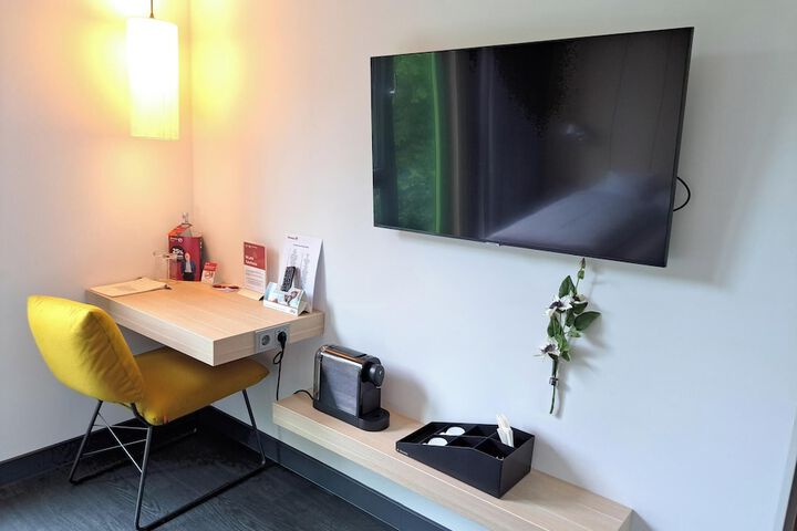 Room 52 of 89