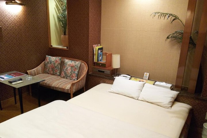 Room 9 of 43