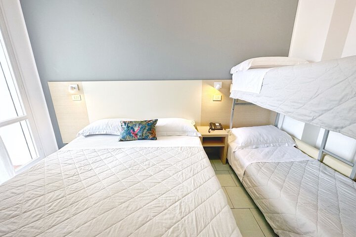 Room 32 of 121