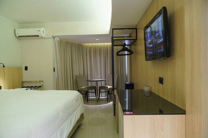 Room 11 of 103
