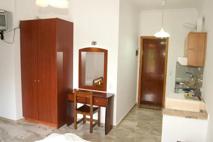 Room 5 of 9