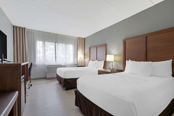 2 Double Beds (6 of 14)