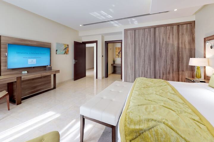 Room 34 of 182
