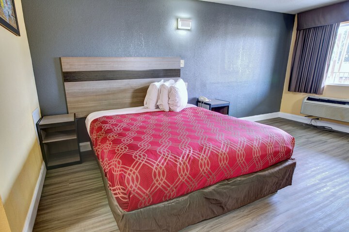 1 King Bed Accessible (9 of 14)