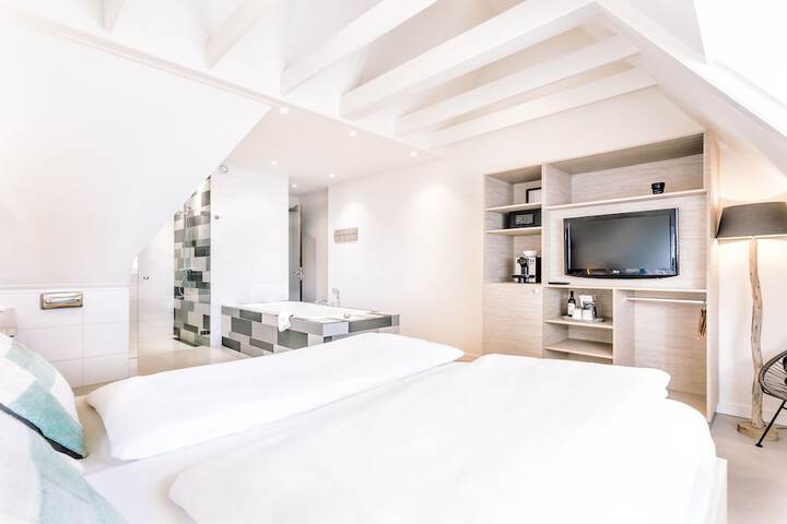 Room 10 of 44
