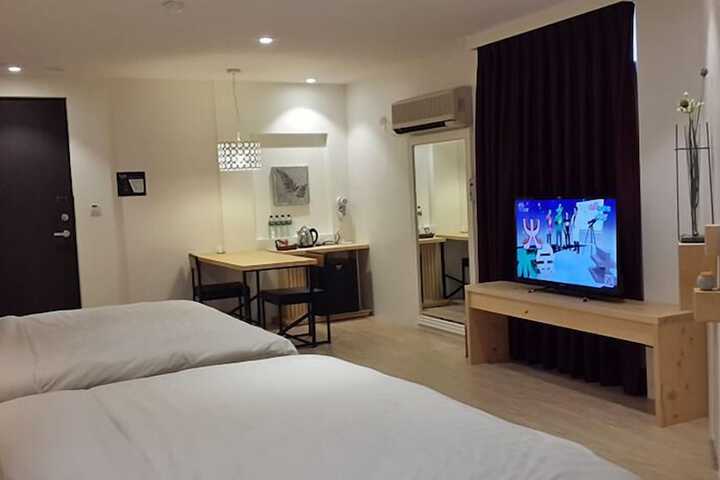 Room 4 of 49