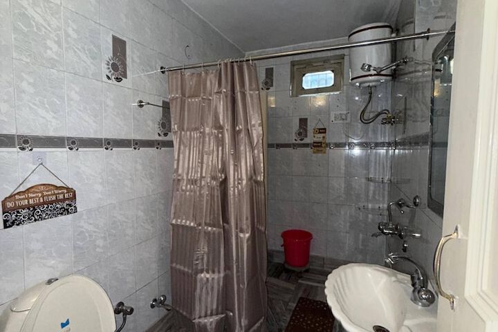 Room 17 of 35