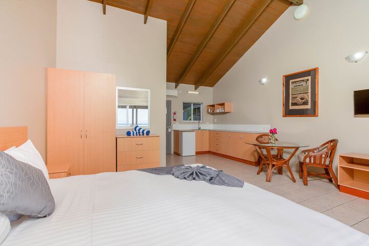 Room 4 of 43