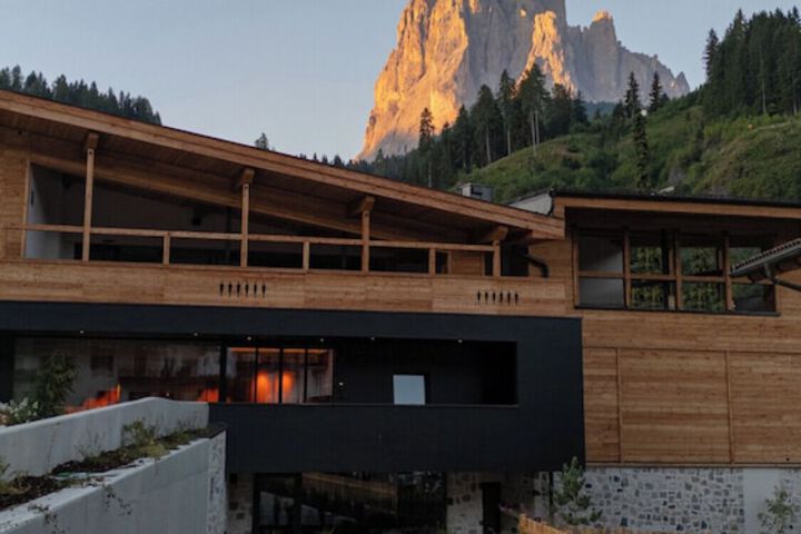 La Tambra - Hotel Lodge in Santa Cristina Val Gardena