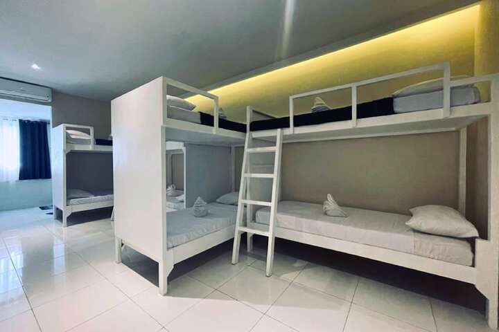 Room 34 of 188