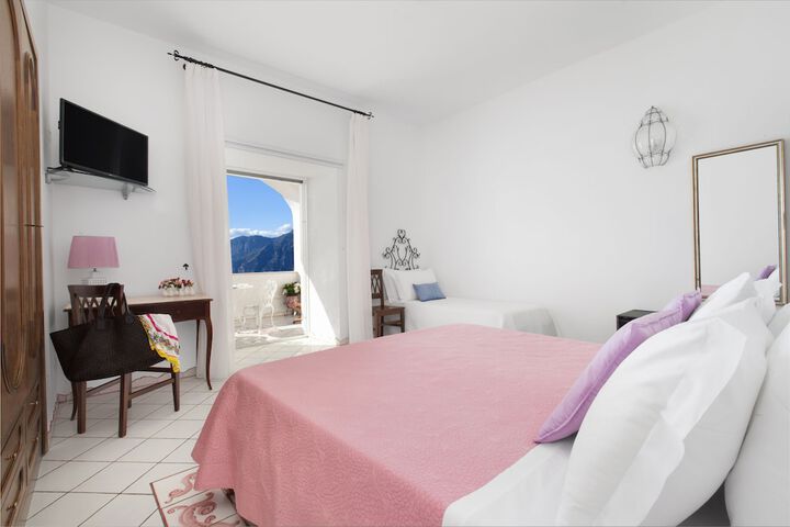 Room 3 of 73