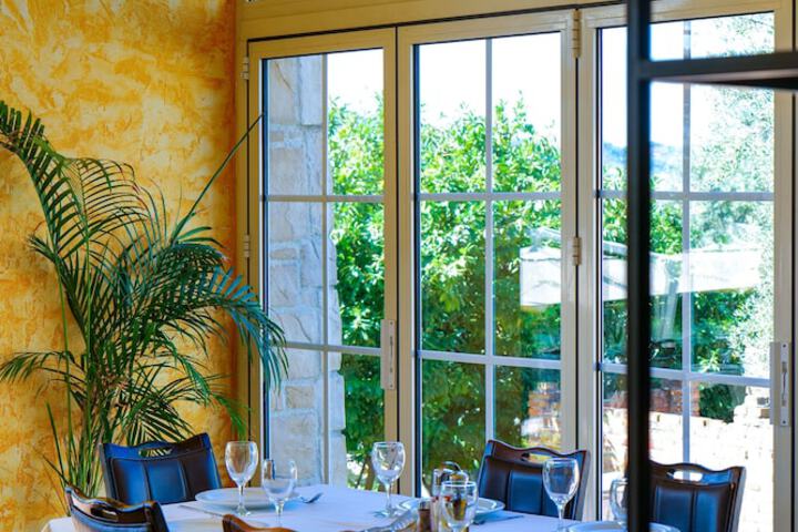 Dining 50 of 88
