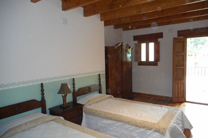 Room 10 of 12