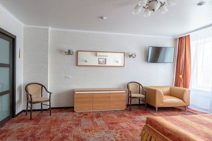 Room 23 of 74