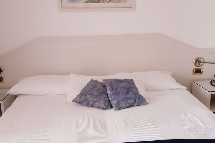 Room 17 of 67