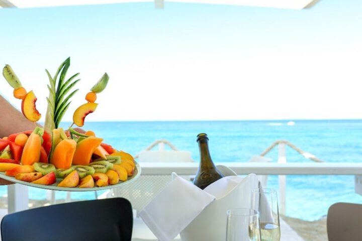 Dining 49 of 60