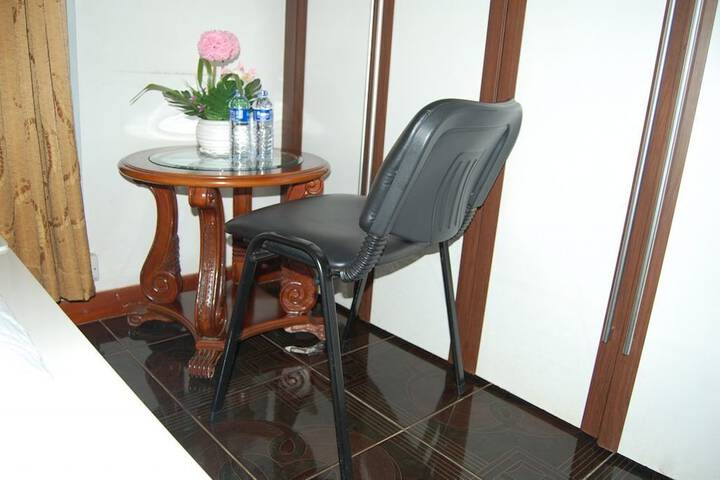 Room 5 of 10