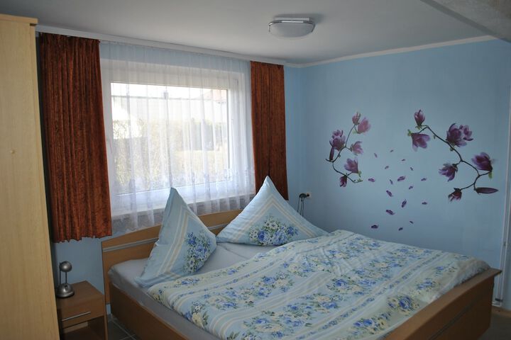 Room 4 of 33