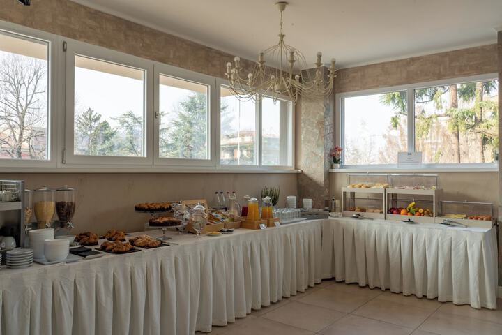 Breakfast/Coffee Service 62 of 62