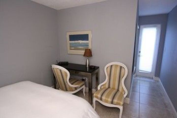 Room 6 of 20