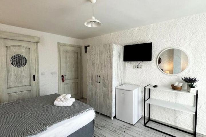 Room 4 of 19