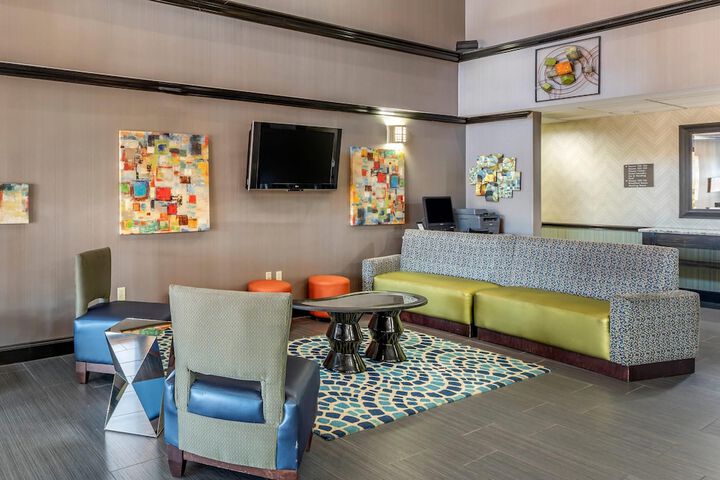 Entrance & Lobby
