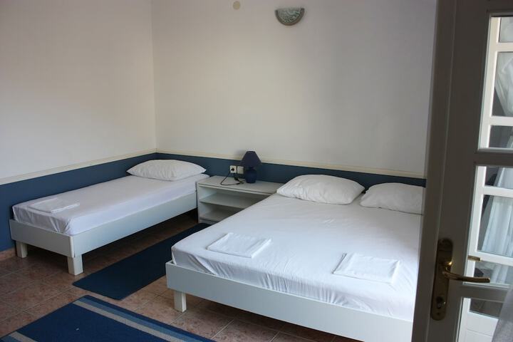 Room 18 of 92