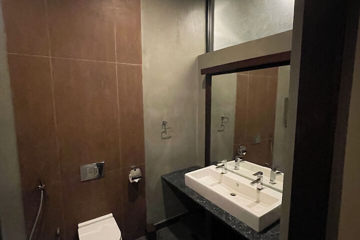 Room 61 of 80