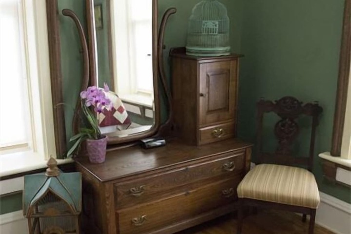 Room 2 of 40