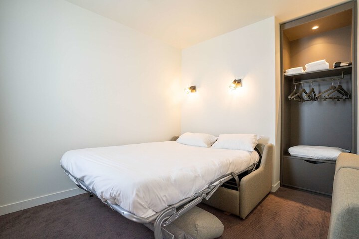Room 9 of 33