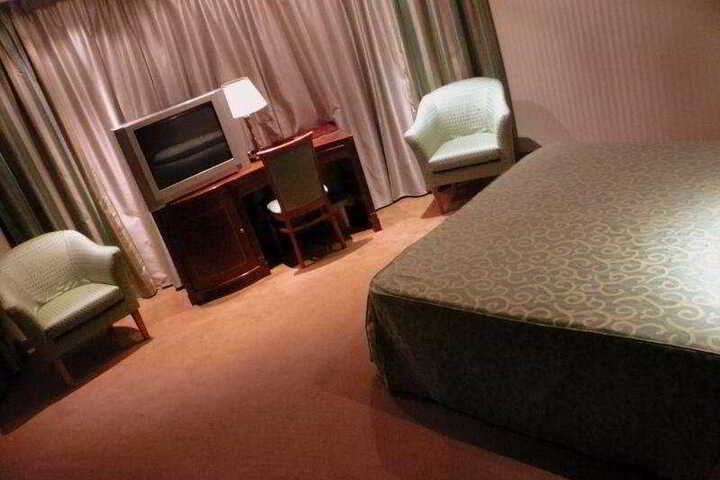Room 7 of 8